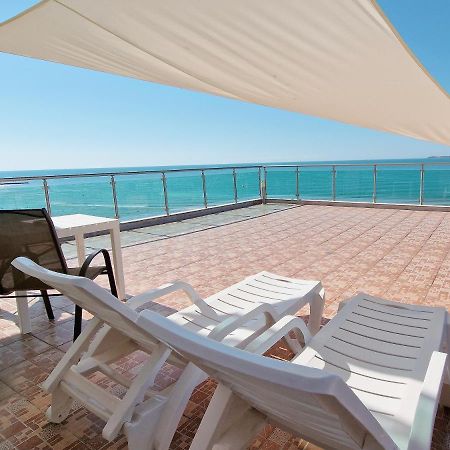 Beachfront Apartments By Marty'S Сонячний Берег Екстер'єр фото